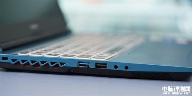 最新笔记本评测：七彩虹将星X15-AT2022款笔记本评测，权威笔记本评测网站,www.dnpcw.com