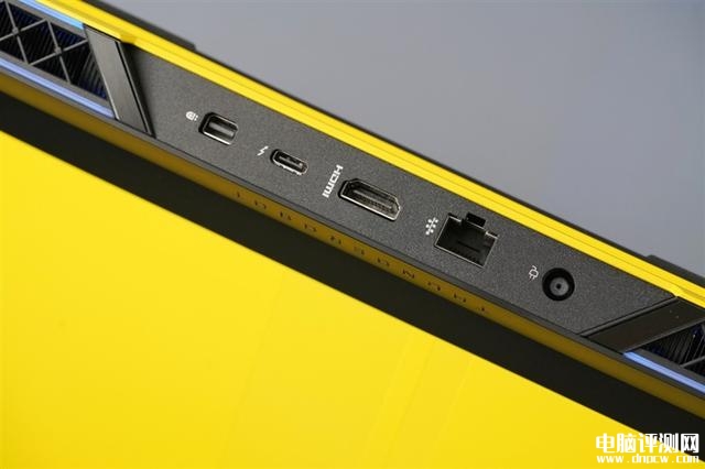 雷神ZERO 2023游戏本(i9 13900HX+RTX4080)评测，笔记本评测网（bjbpc.com）