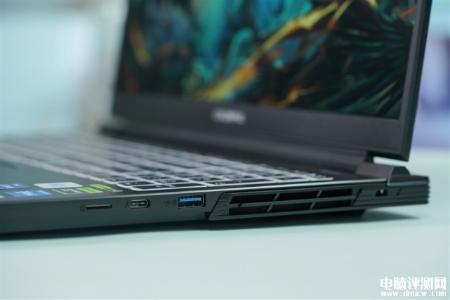 七彩虹将星X16 Pro笔记本（i7 13700H+RTX4060）评测，笔记本评测网（bjbpc.com）
