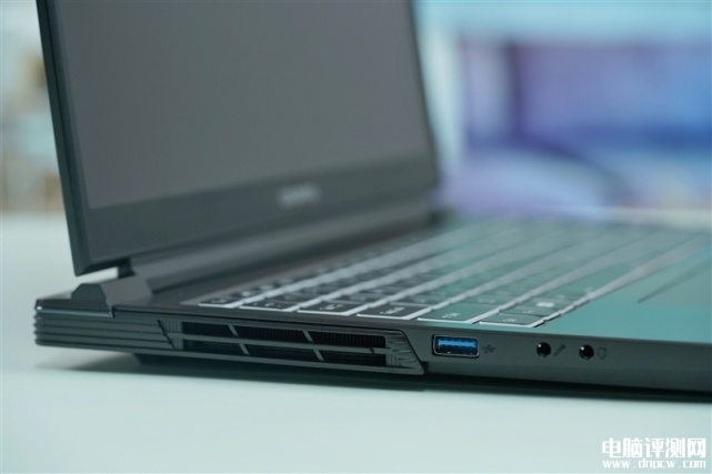七彩虹将星X16 Pro笔记本（i7 13700H+RTX4060）评测，笔记本评测网（bjbpc.com）