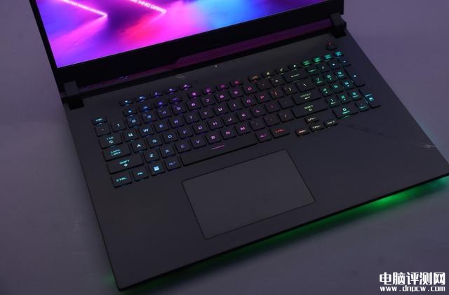 ROG魔霸7 PLUS超能版笔记本（R9 7945HX+RTX4090 )）评测，笔记本评测网（bjbpc.com）