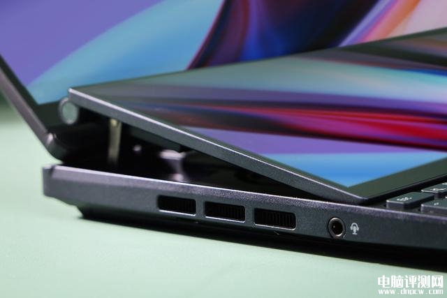华硕灵耀X 双屏Pro 2023笔记本（i9 13900H+RTX4060）评测，笔记本评测网（bjbpc.com）