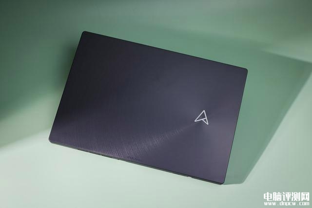 华硕灵耀X 双屏Pro 2023笔记本（i9 13900H+RTX4060）评测，笔记本评测网（bjbpc.com）