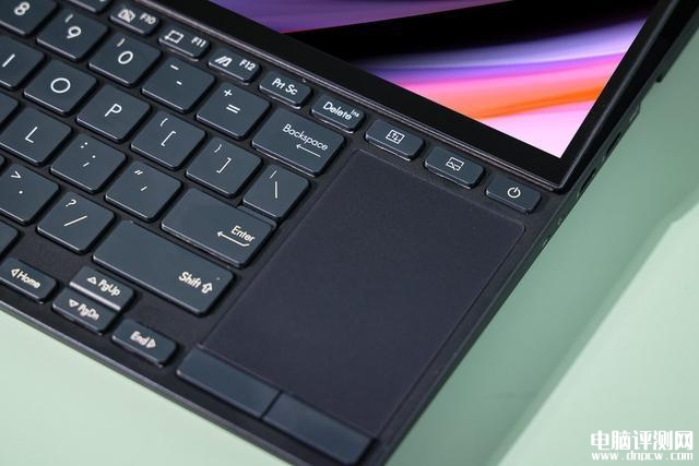 华硕灵耀X 双屏Pro 2023笔记本（i9 13900H+RTX4060）评测，笔记本评测网（bjbpc.com）