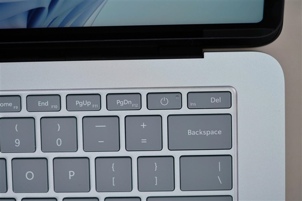 微软旗舰笔记本Surface Laptop Studio 2高清图示，笔记本评测网（bjbpc.com）