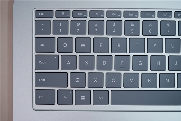 微软旗舰笔记本Surface Laptop Studio 2高清图示，笔记本评测网（bjbpc.com）