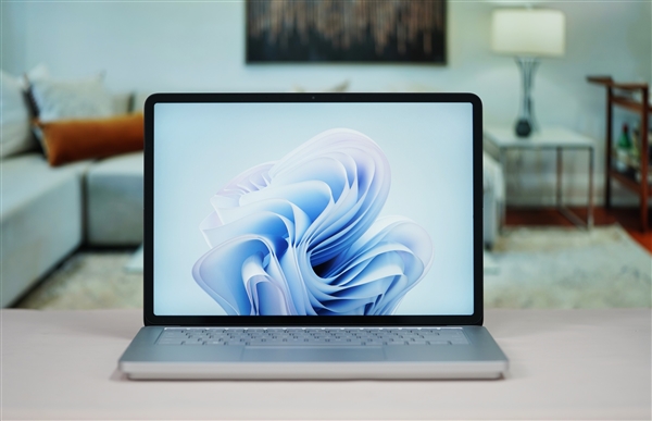 微软旗舰笔记本Surface Laptop Studio 2高清图示，笔记本评测网（bjbpc.com）