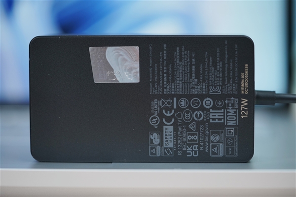 微软旗舰笔记本Surface Laptop Studio 2高清图示，笔记本评测网（bjbpc.com）