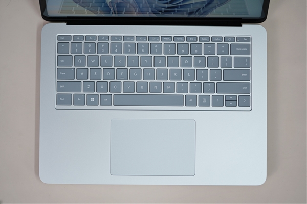 微软旗舰笔记本Surface Laptop Studio 2高清图示，笔记本评测网（bjbpc.com）