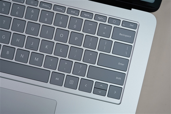 微软旗舰笔记本Surface Laptop Studio 2高清图示，笔记本评测网（bjbpc.com）
