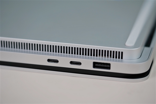 微软旗舰笔记本Surface Laptop Studio 2高清图示，笔记本评测网（bjbpc.com）