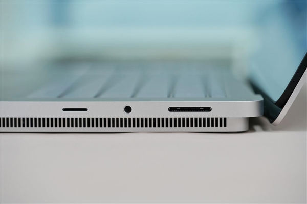 微软旗舰笔记本Surface Laptop Studio 2高清图示，笔记本评测网（bjbpc.com）