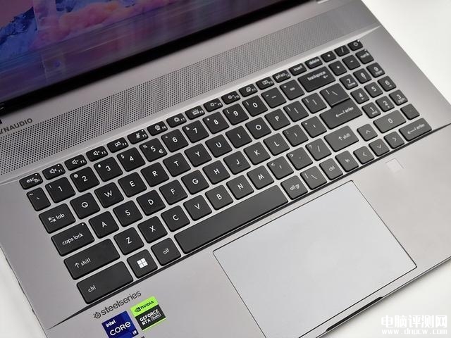 微星创造者Z17 HX Studio笔记本(i9 13980HX+RTX4070)评测，笔记本评测网（bjbpc.com）