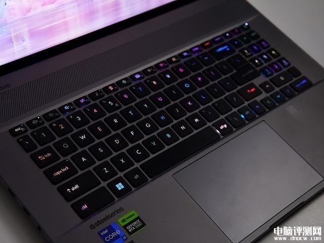 微星创造者Z17 HX Studio笔记本(i9 13980HX+RTX4070)评测，笔记本评测网（bjbpc.com）