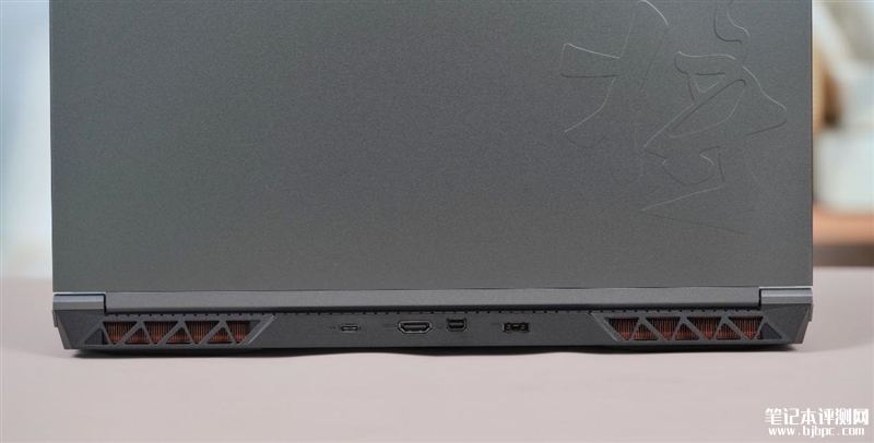 七彩虹将星X15 AT 23H2笔记本（i7 13650HX+RTX4060）评测，笔记本评测网（bjbpc.com）