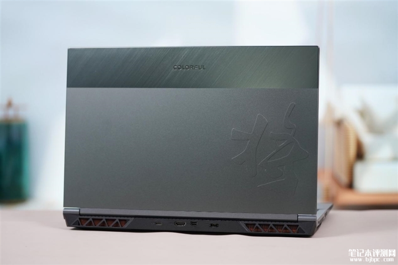 七彩虹将星X15 AT 23H2笔记本（i7 13650HX+RTX4060）评测，笔记本评测网（bjbpc.com）