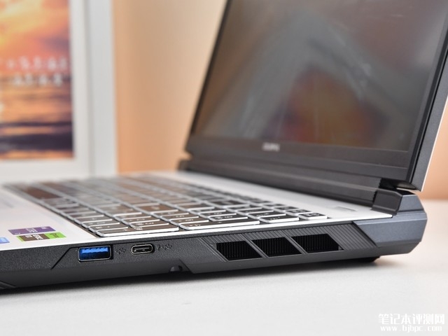 七彩虹隐星P16 TA 24笔记本(i7 13650HX+RTX4070）评测，笔记本评测网（bjbpc.com）