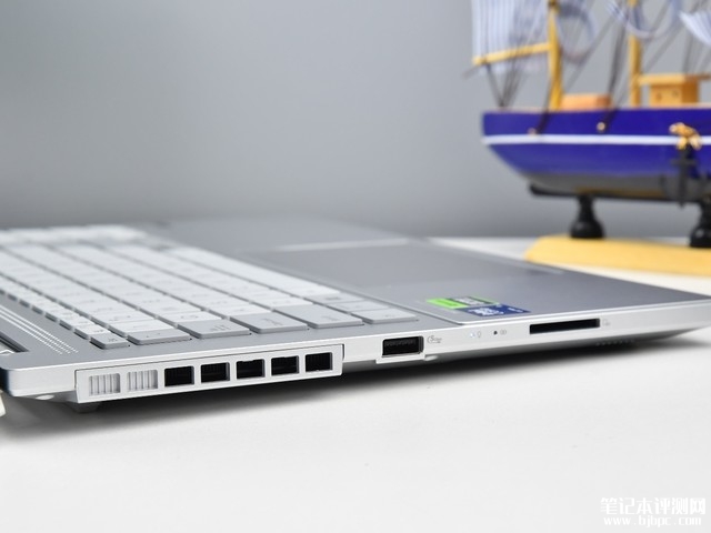 华硕无畏Pro15 2024笔记本评测（Ultra 9 185H+RTX 4060），笔记本评测网（bjbpc.com）