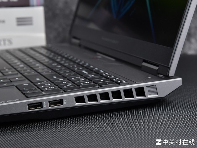 雷神猎刃16笔记本(i9 13900HX+RTX4060)评测，笔记本评测网（bjbpc.com）