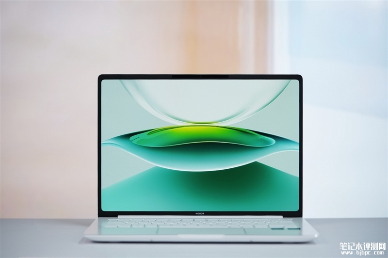 荣耀MagicBook Pro 14上市 酷睿Ultra5 225H处理器售价5999元起，笔记本评测网（bjbpc.com）
