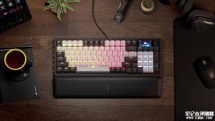 海盗船VANGUARD 96系列键盘发布 磁轴黑科技+8000Hz超频+1.9英寸彩屏