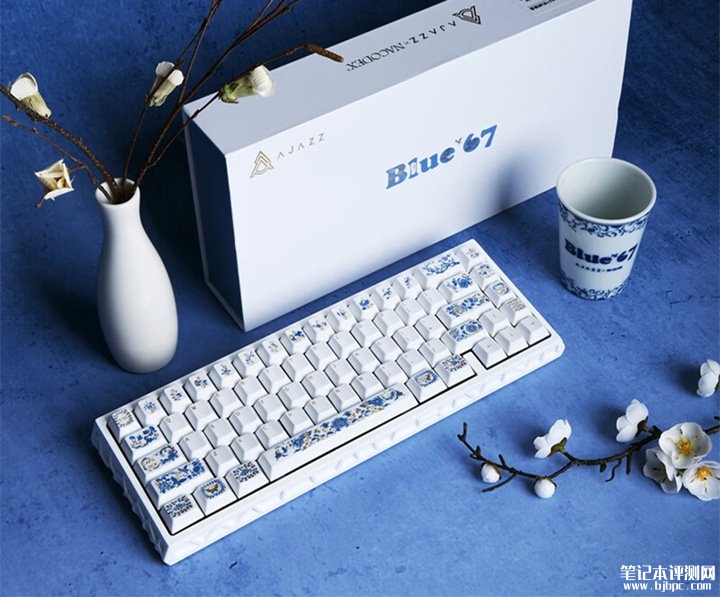 黑爵联名非遗传承人黄云鹏推出Blue67青花陶瓷键盘 实现景德镇制瓷技艺与磁轴技术的跨界创新,笔记本评测网(bjbpc.com)