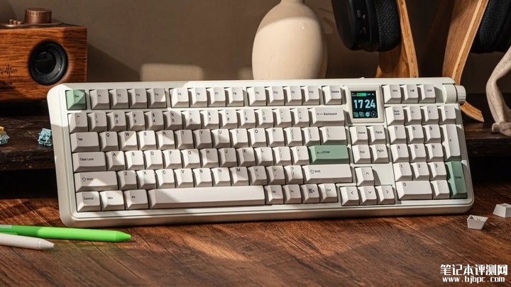 EPOMAKER RT100 PRO复古风机械键盘发布 复古白色设计+可替换方屏，笔记本评测网（bjbpc.com）