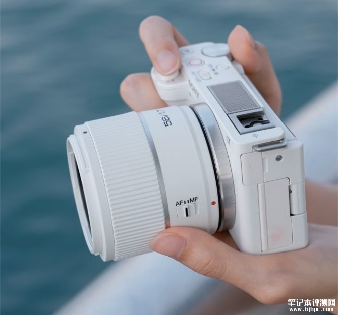美科AF 56mm F1.7 APS-C相机镜头发布 适配索尼E卡口价格699元,笔记本评测网(bjbpc.com)