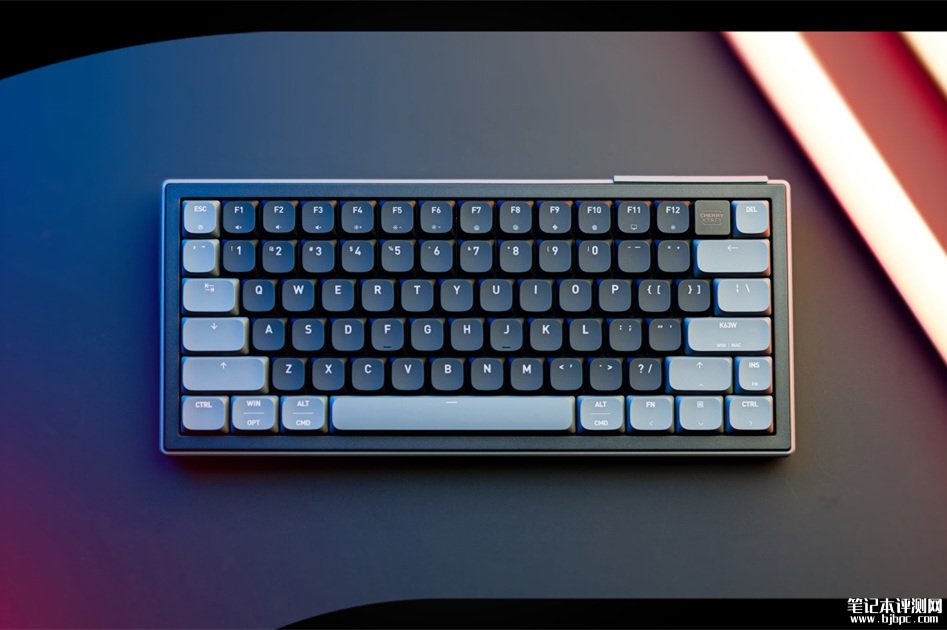 樱桃CHERRY XTRFY K63W Pro发布:全球首款8K UWB无线游戏键盘,笔记本评测网(bjbpc.com)