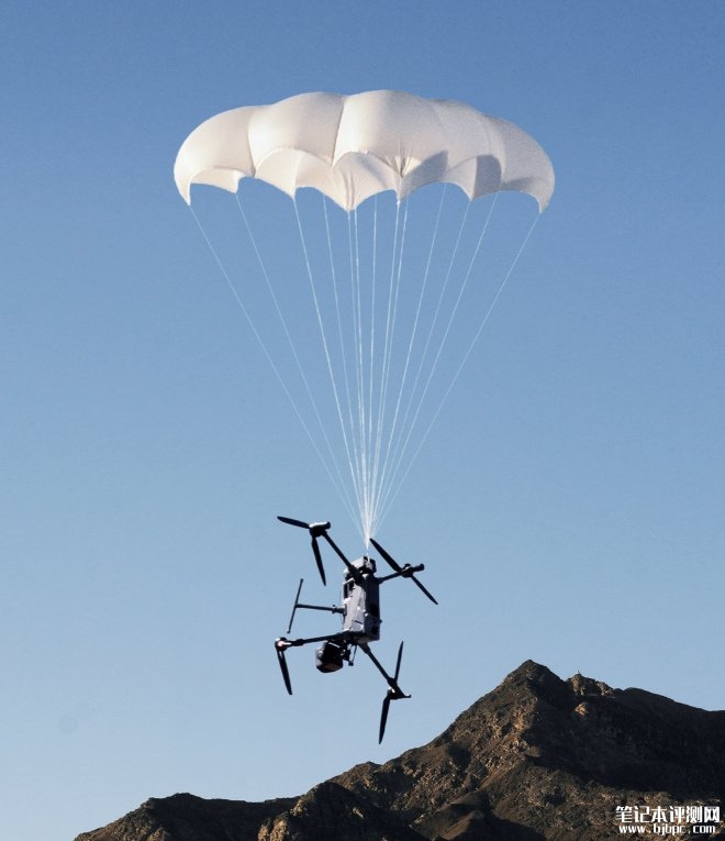 大疆DJI AP100无人机降落伞发布:适配Matrice 400价格7488元,笔记本评测网(bjbpc.com)
